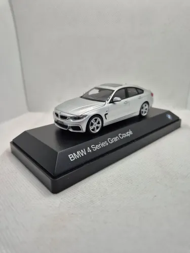 Miniatura BMW 4 Series Gran Coupe - Escala 1/43 - Marca Herpa
