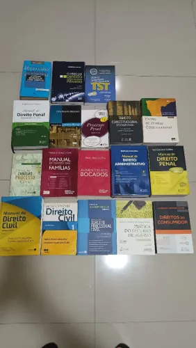 Coleção de livros jurídicos antigos