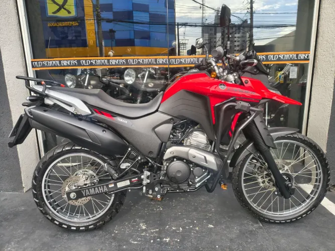 XTZ 250 Lander 2025 apenas 3990 km