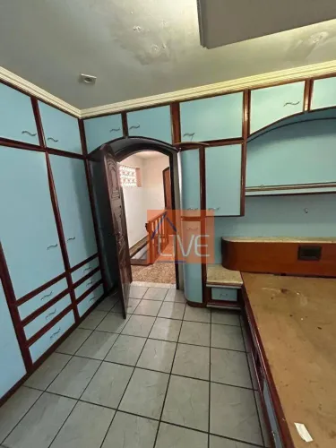 LIVE VENDE: Casa de 3 andares, 165m²