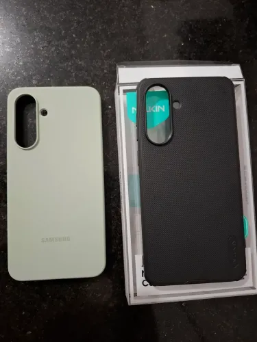 VENDO 2 CAPINHA A56, UMA ORIGINAL SAMSUNG E UMA DA NILLKIN