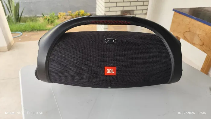 Vendo caixa Boom box02 em perfeito funcionamento.