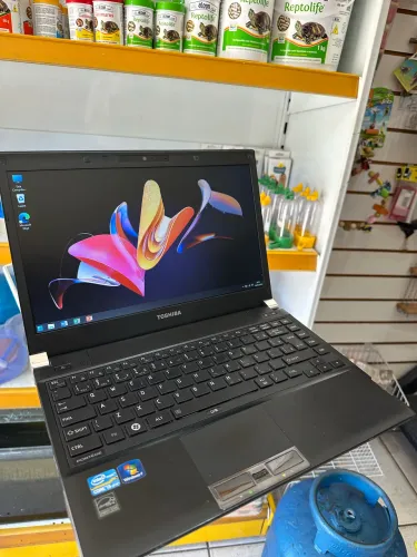 Notebook Toshiba 320 gb de hd e 4 gb de RAM bateria boa