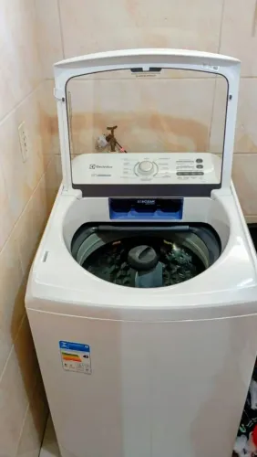 Máquina de Lavar Semi Nova Eletrolux 17KG com 5 meses de uso.