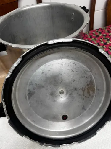 Panela de pressão 21 Lt. Ótimo estado