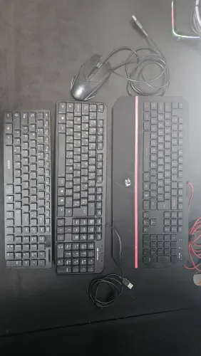 Kit 3 teclados (Kanura2 Redragon,C3TECH,BK-S1000) e um mouse game + 2 mousepad de brinde
