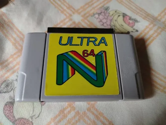 Cartucho Adaptador Ultra 64 para Nintendo 64 + Bomberman 64 Brind