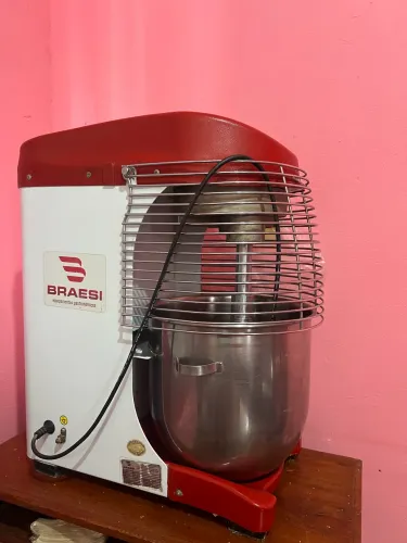 Vendo batedeira industrial braesi
