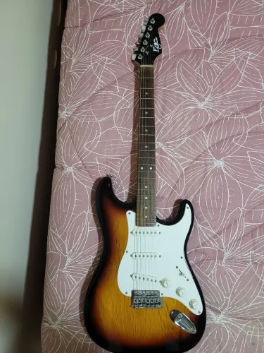Guitarra Eagle (destro) STS 001 SUNBURST