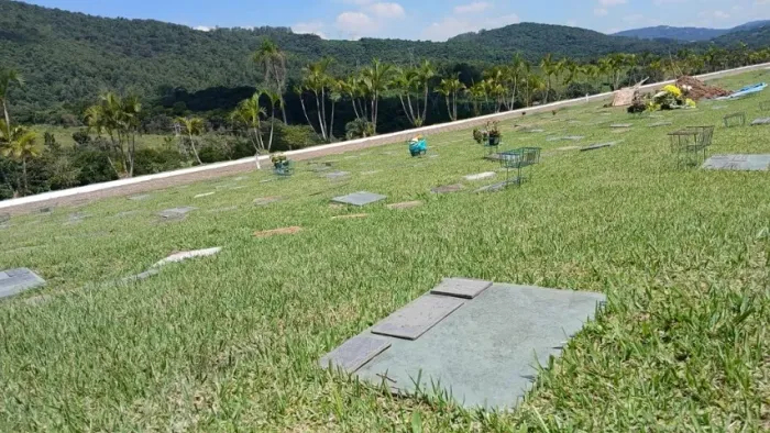OPORTUNIDADE: Jazigo Tradicional 3 Gavetas - Cemitério Jd. da Serra (Particular)