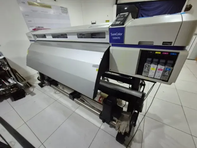 Vendo Epson SureColor S30670 revisada e pronta para produção