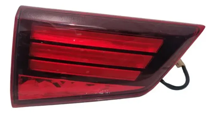 Lanterna Tampa Direita Mitsubishi Outlander 2020