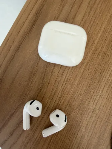 AirPods 4
