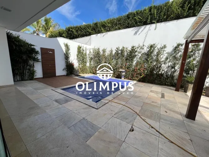 Belíssimo sobrado no condomínio Barcelona.