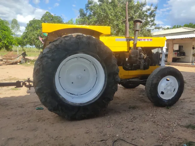 Trator CBT 2105