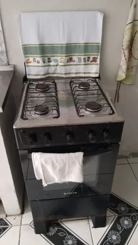 Vende-se fogão e mesa