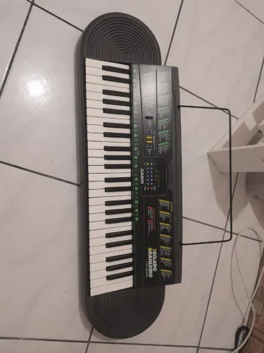 Teclado musical Cássio