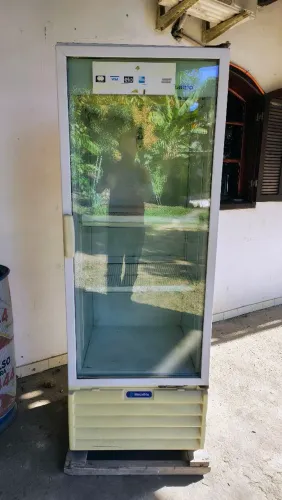 Expositor Metalfrio com vazamento 220v