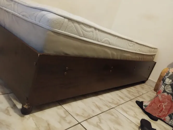 Cama de solteiro+ colchão 