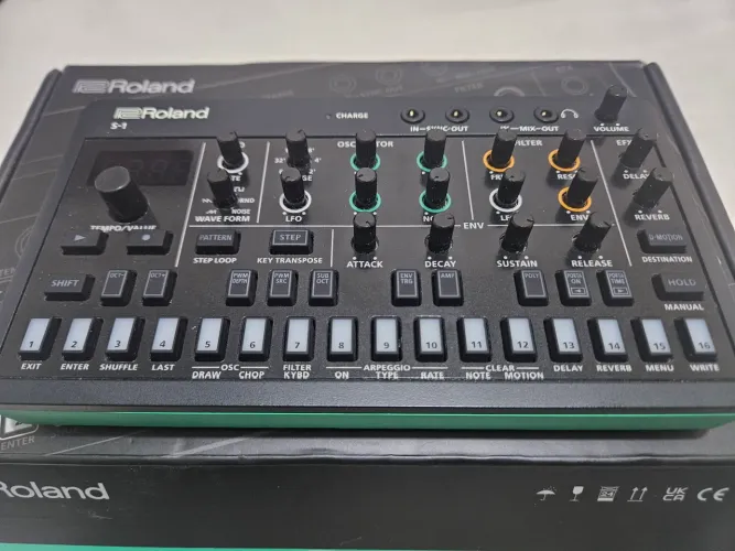 Roland Aira S-1