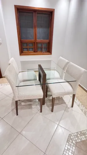 Mesa 4 lugares com cadeiras