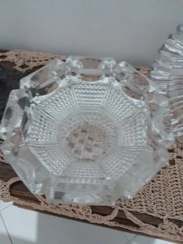 Vendo 2 cinzeiros de cristal