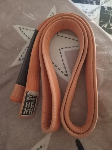 Faixa laranja de jiu-jitsu