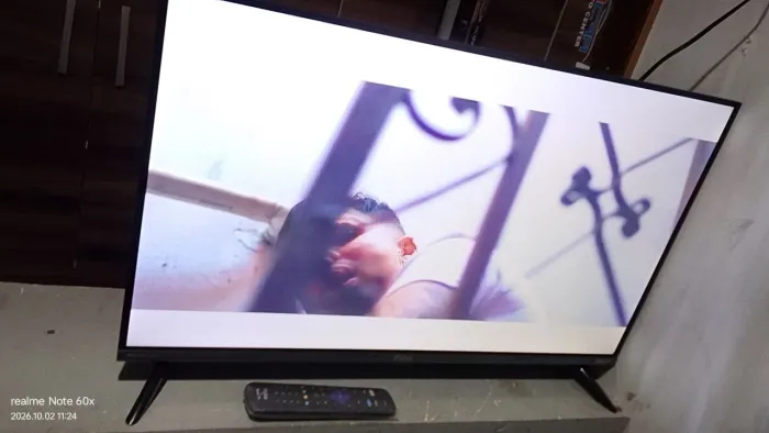 Vendo tv Philco roku 32 polegadas semi nova apenas um mês de uso