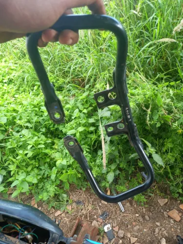 Alça traseira original Honda fan 125 2010 Sem ferrugem