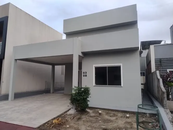ALUGO EXCELENTE CASA TERREA - BASTANTE AMPLA, DOIS PAVIMENTOS E LAZER COMPLETO, APROVEITE!