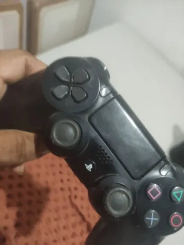Vendo jogos e console de ps4, todos originais e muito bem conservados