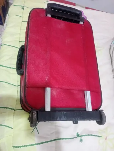 Mala grande vermelha de tecido
