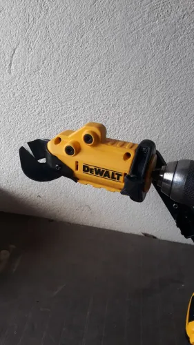 Tesoura dewalt 
