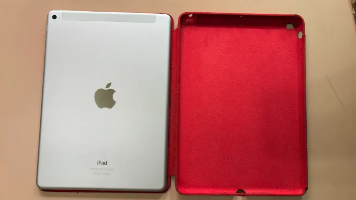 iPad Air 2 Prata (4G Cellular) + Smart Case Couro Original - Impecável