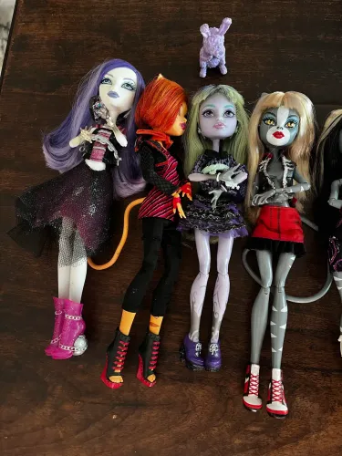 Lote reservado Monster High