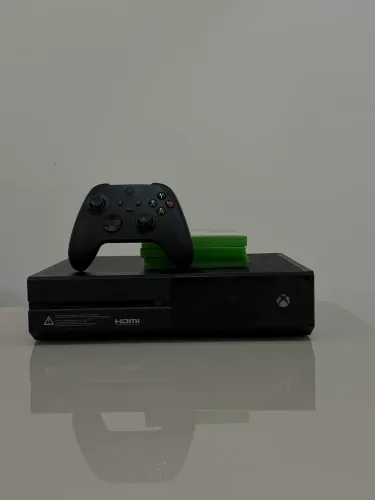 Vendo Xbox One 1TB, Acompanha: 4 Jogos e Controle Original