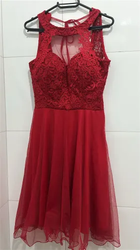 Vestido de festa com renda