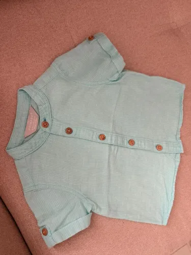 Camisa - Primark 6à 9 meses (veste menos) R$ 25,00