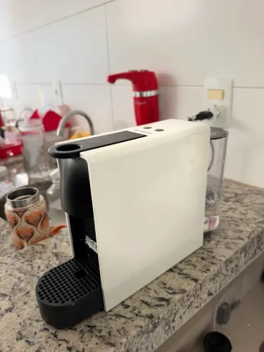 Nespresso Essenza Mini Branca (modelo C30),