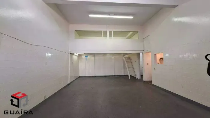 Sobrado com salão comercial, duas casas com entradas independentes, no bairro Vila Alto de