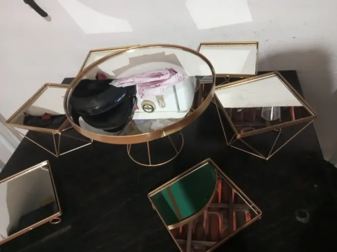 Kit de Suportes Decorativos Aramados Dourados com Espelho - 6 Peças