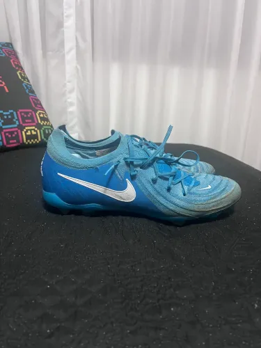 Chuteira Nike phantom