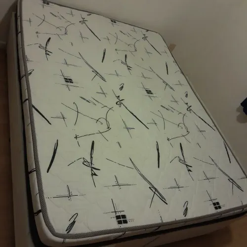 Colchão de casal com espuma ortopédica