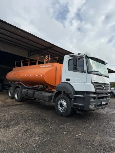 Mercedes bens 3344 6x4