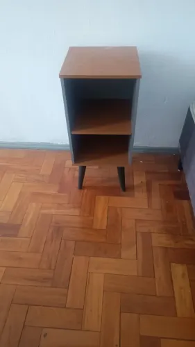 2 mesas de cabeceira