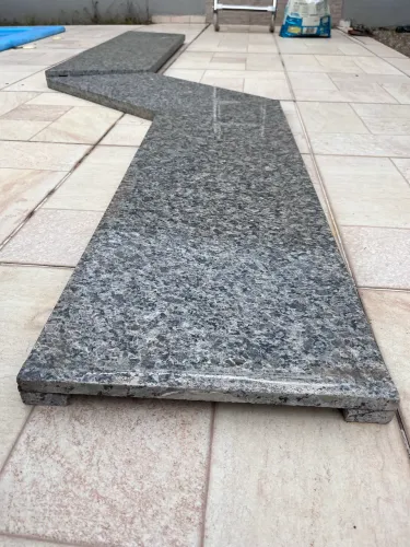 Balcão em granito de 3,00 mt X 40 centímetros