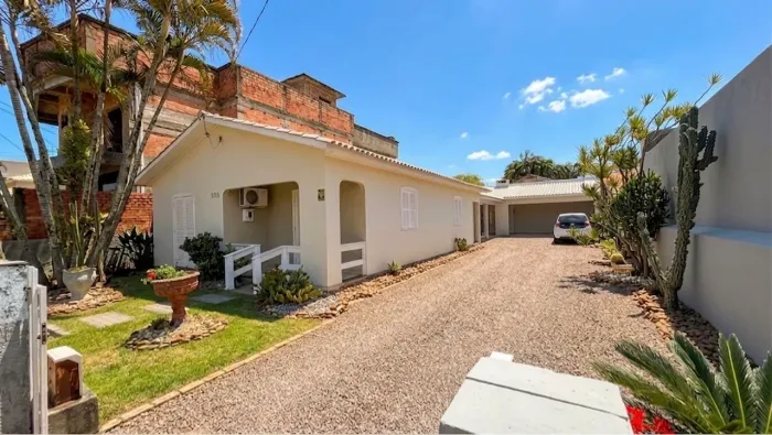 Casa com Edícula Completa | 183 m² de Área Construída | Terreno de 420 m² (15 x 28 m)