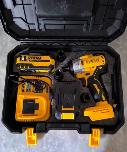 Chave de Impacto DEWALT 20V + 2 Baterias + Carregador + Maleta (Na Garantia)