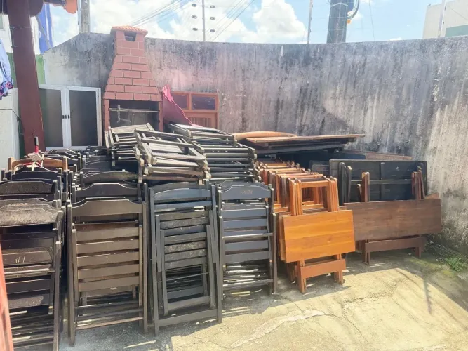 Conjunto de mesas e cadeiras para Bares e Restaurantes , mesas com 4 cadeiras!