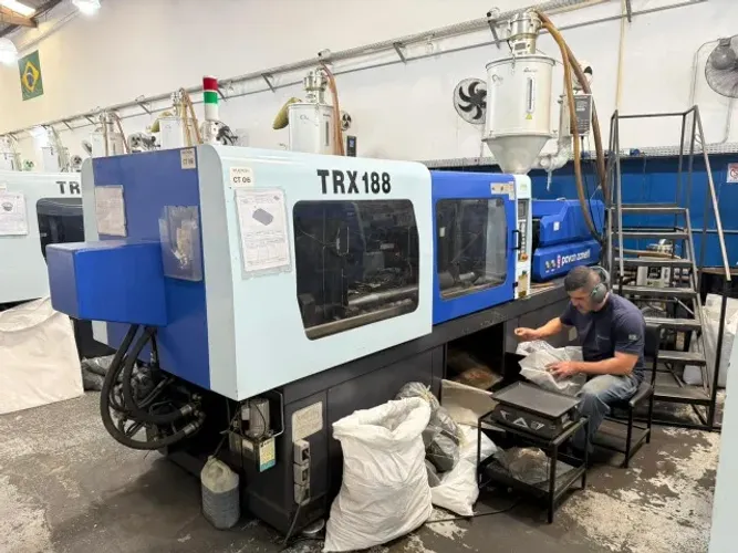 Injetora Pavan Zanetti TRX 188 (188 TON) Ano: 2007 - Pleno Funcionamento